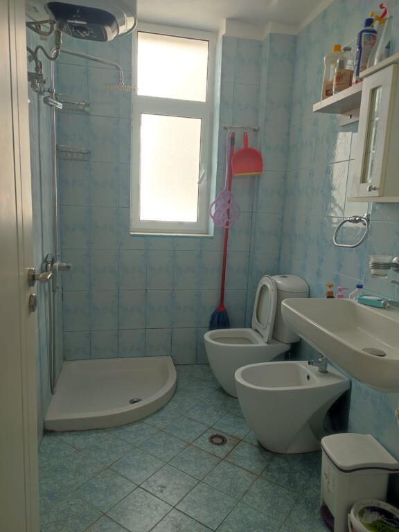 Shitet Apartament