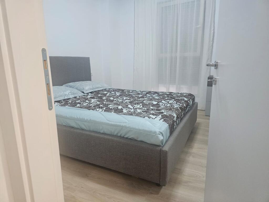 For rent, 1+1 Apartment, Ali Demi, New building with elevator, Tirana.