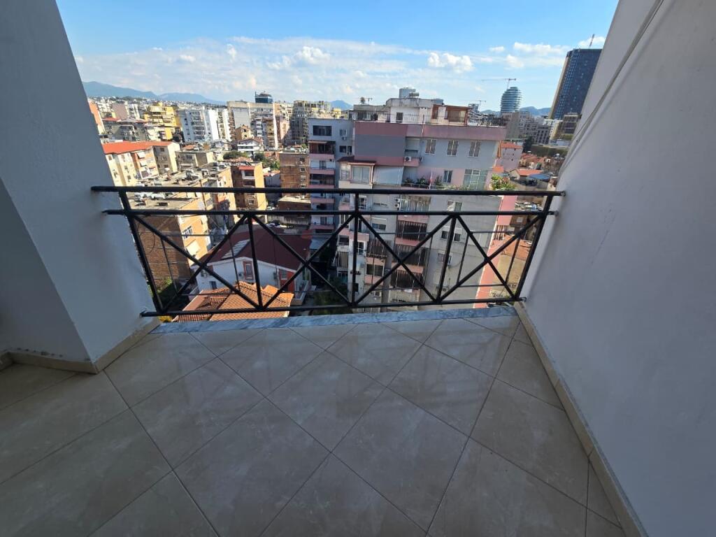 *APARTAMENT 2+1+Verande | ME QIRA | Rruga e Barrikadave*