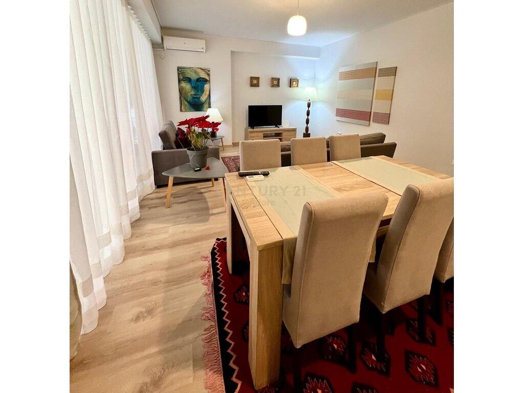 Jepet me qira apartament 2+1 + post parkimi tek kompleksi Delijorgji – Jetesë komode në një nga zonat më të preferuara të Tiranës!