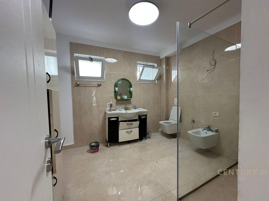 Jepet me Qira Apartament 2+1 – Pranë Petro Ninit, Tiranë!