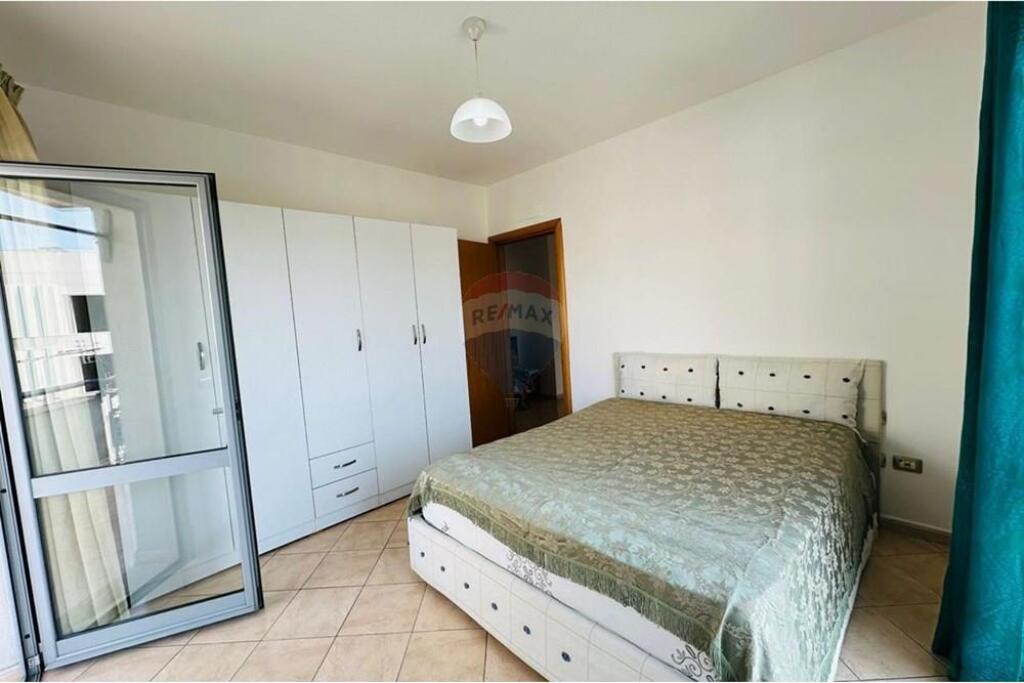 APARTAMENT 2+1 ME QIRA TEK ZOGU I ZI