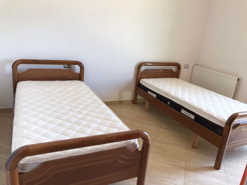 APARTAMENT 3+2 TUALETE+3 BALLKONE. 65000 LEKE.FAKULTETI I MJEKSIS