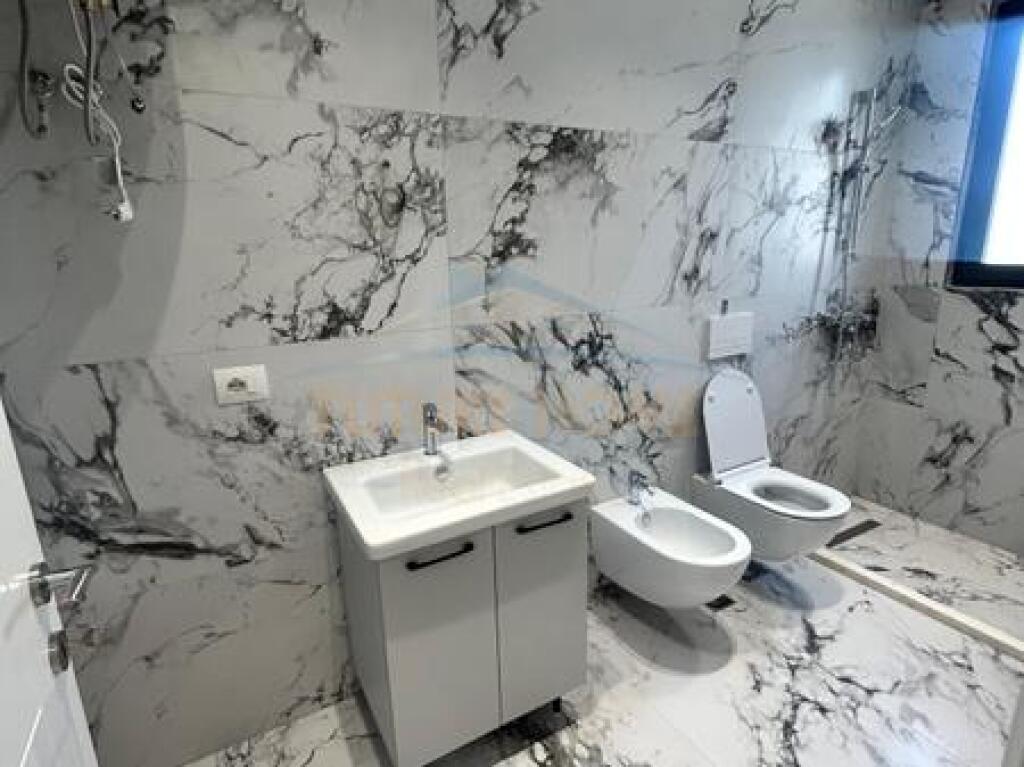 Qera, Apartament 2+1+2+ Post Parkimi, Porcelan, Tirane