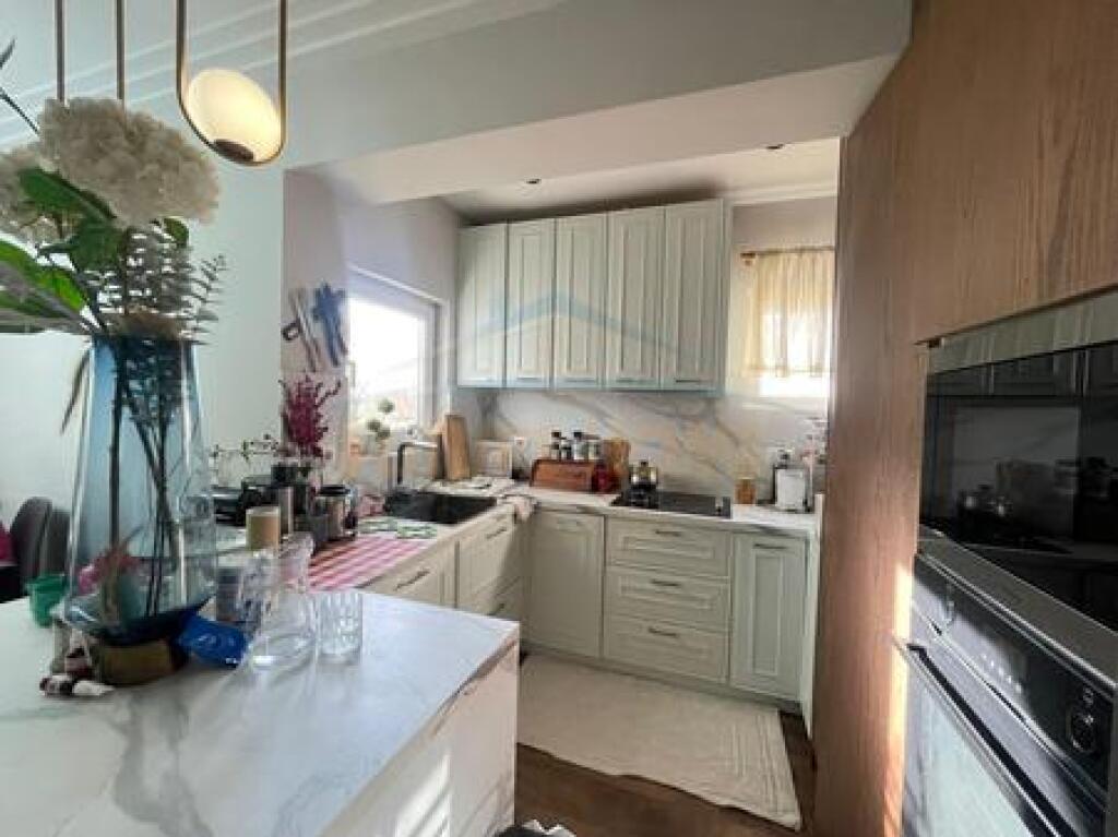 Shitet, Apartament 3+1+2, 21 Dhjetori, Tiranë