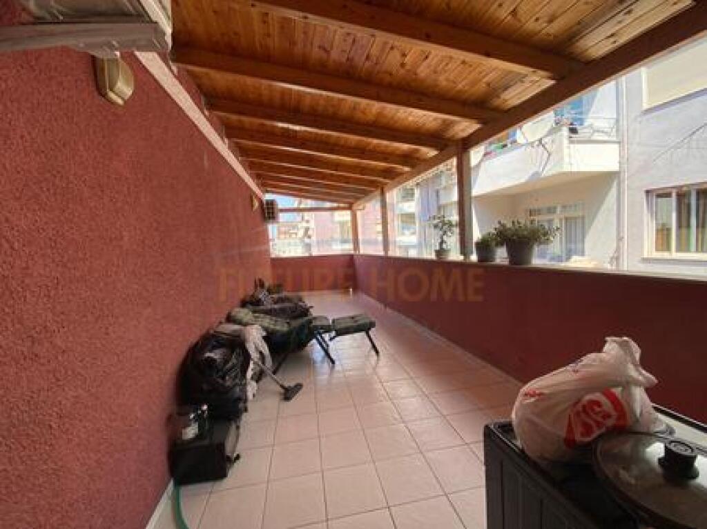 In vendita, Casa privata su 3 piani, Fresku, Tirana