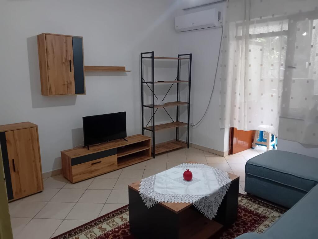 Jepet  me qera 1+1+ gatim- ngrenie+ oborr