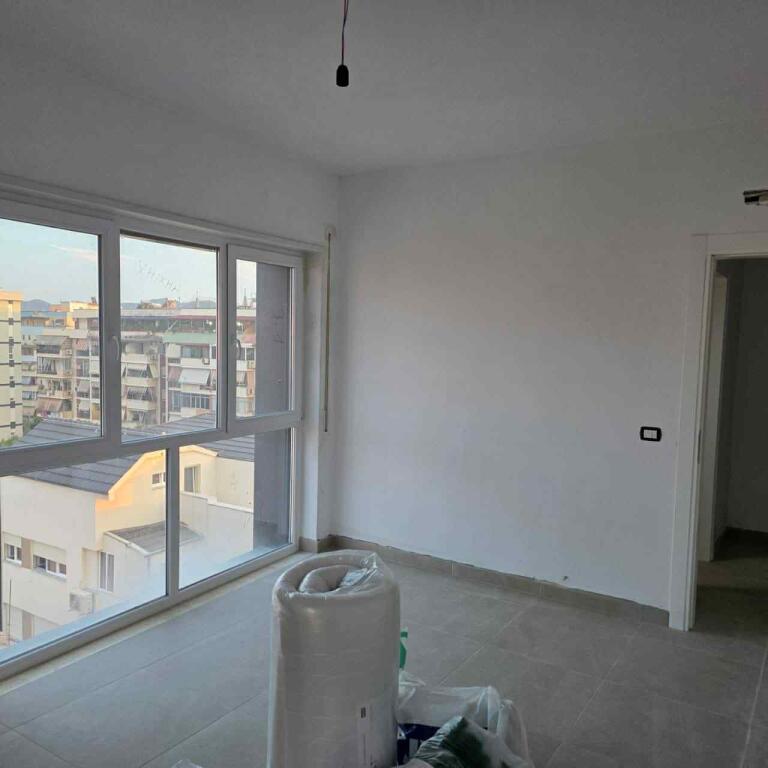 JEPET ME QIRA 1+1 PJESERISHT E MOBILUAR TE PAZARI I RI 500 EURO