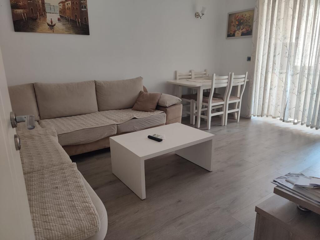 Shitet Apartament