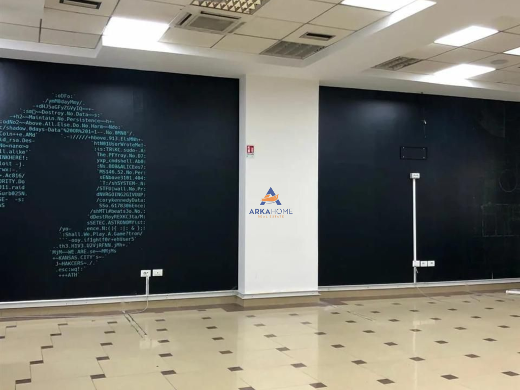 AFFITTASI UFFICIO 100M2 "TIRANA INTERNATIONAL HOTEL, CENTRO" 850 EURO NETTI.