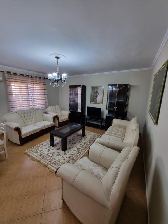 Jepet me qira apartament 2+1 Pallati me shigjeta
