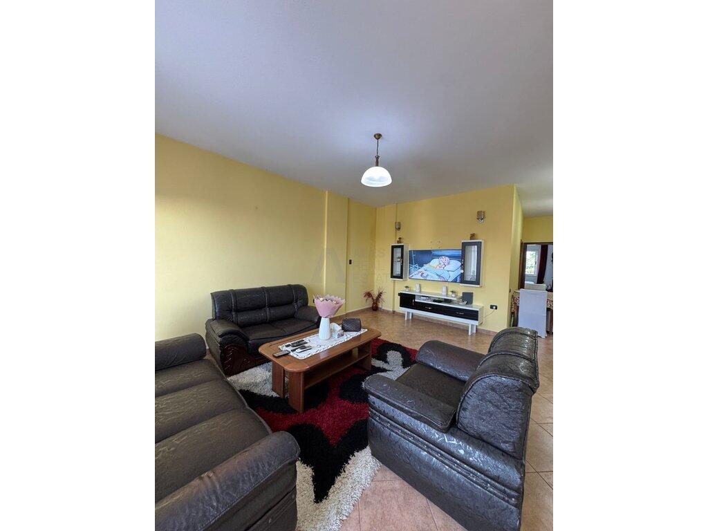 📢Apartament 2+1 me qira në Kombinat !