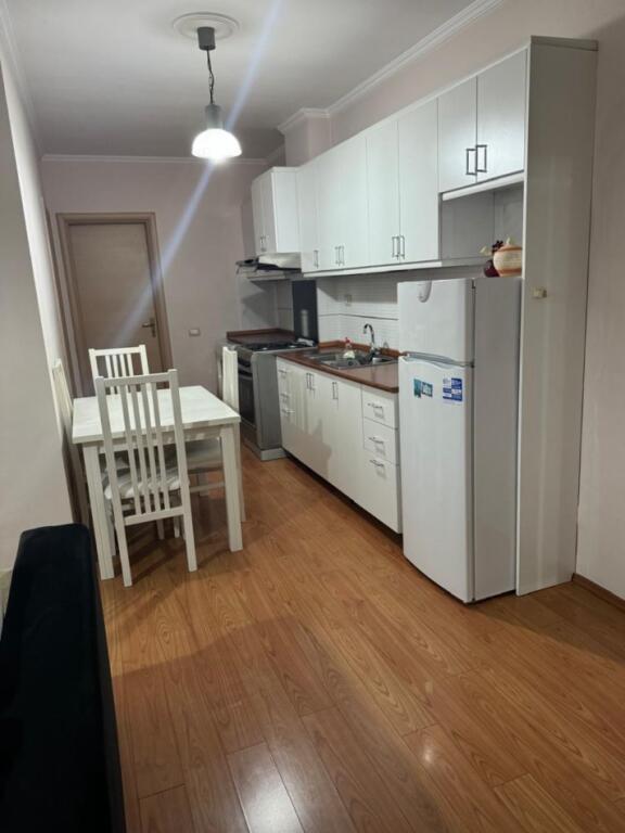 Jepet me qera🔥  Apartament 1+1  ⛳️21 Dhjetori ; prane Mondialit