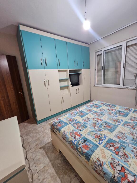 2+1,i mobiluar te lulishtja te komuna,cmimi 600 euro