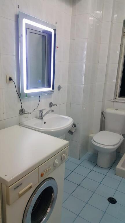 (Pa agjensi - 0 komision) Tirane, apartament në shitje 2+1+Aneks+banjo me dritare, Kati 4, çmimi: 120.000 Euro (Ali Demi)