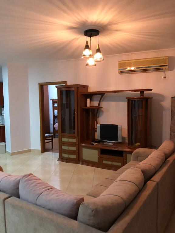 Apartament 2+1 me qira Rruga e Barrikadave