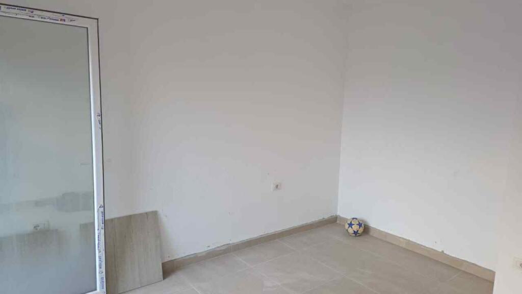 JEPET ME QIRA 1+1 PJESERISHT E MOBILUAR TE PAZARI I RI 500 EURO