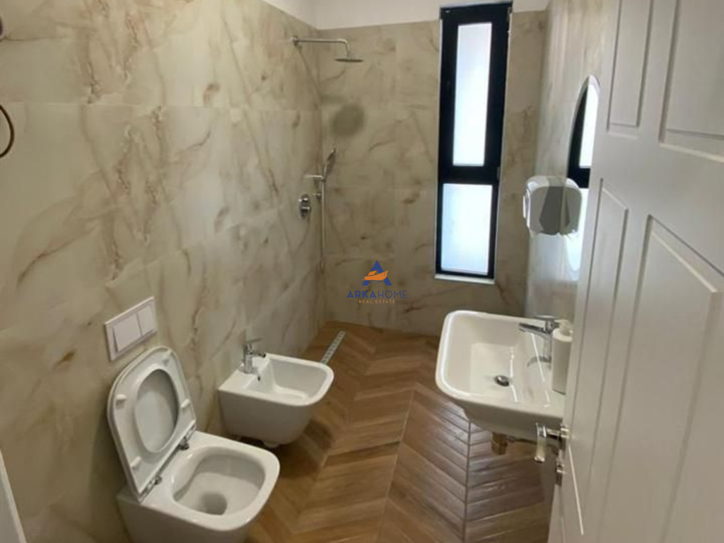 AFFITTASI UFFICIO 133M2 "SQUARE21" 950 EURO NETTI.