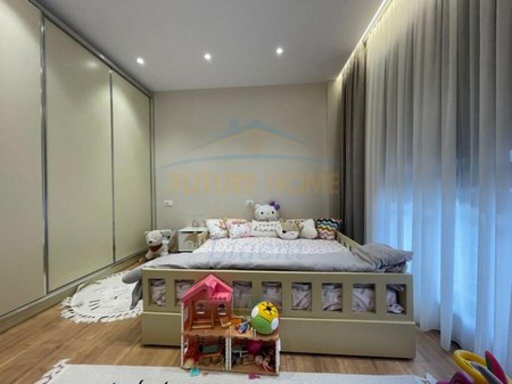 For sale, Apartment 2+1+2,+Parking Space, Dry Lake, Tirana