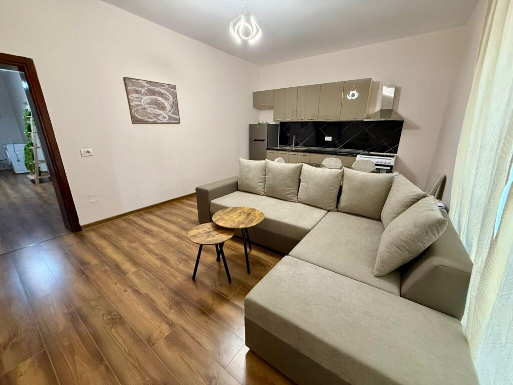 Affittasi appartamento 1+1 – Via Kavajës, Tirana