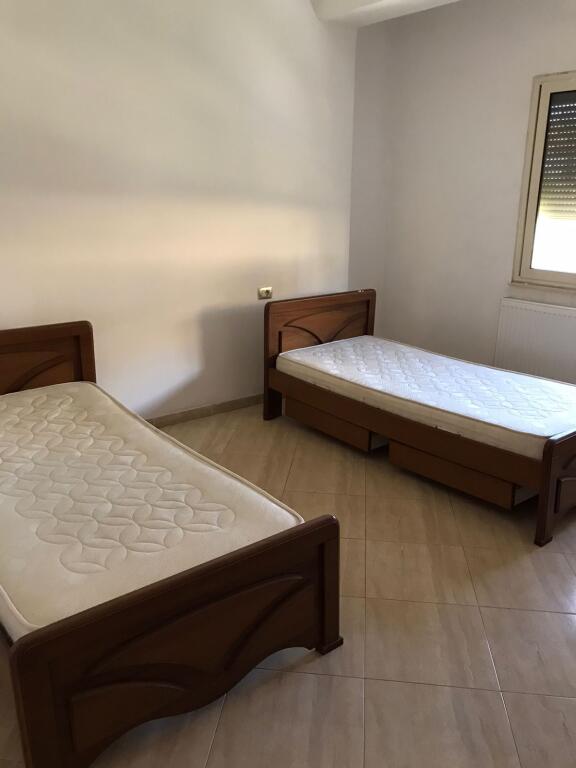 APARTAMENT 3+2 TUALETE+3 BALLKONE. 65000 LEKE.FAKULTETI I MJEKSIS