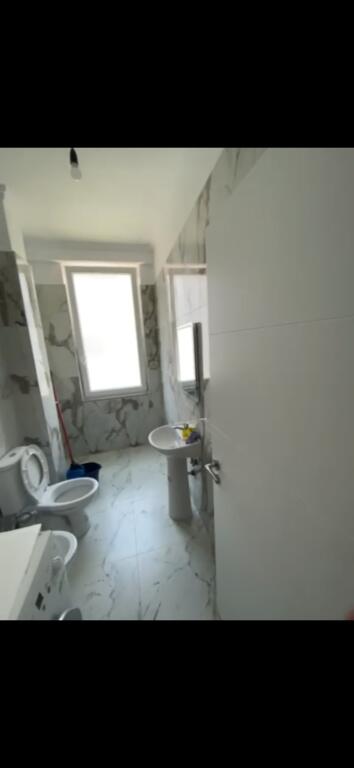 📢 Jepet me qera Apartament 1+1 Astir   ✅Informacion mbi Apartamentin:   ♦️ Sipërfaqe :75m²  ✅Organizimi:   ♦️ Sallon ndenje,  ♦️ Kuzhinë, ♦️ Korridor,   ♦️ 1 Dhome Gjumi, ♦️ 1 Tualet plus ballkon  ✅Detaje të tjera: 📶Apartamenti eshte ne proces mobilimi  ndodhet ne katin 3  Vendndodhja: Astir  komoleksi Tudas  Cmimi: 450€