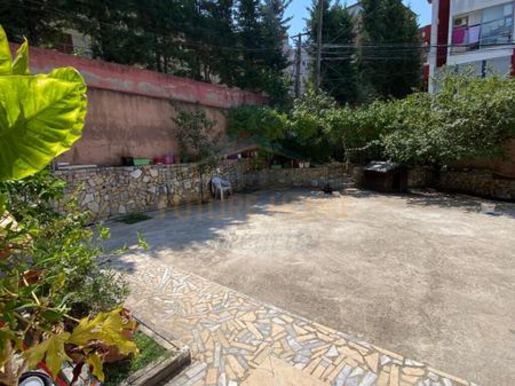 In vendita, Casa privata su 3 piani, Fresku, Tirana