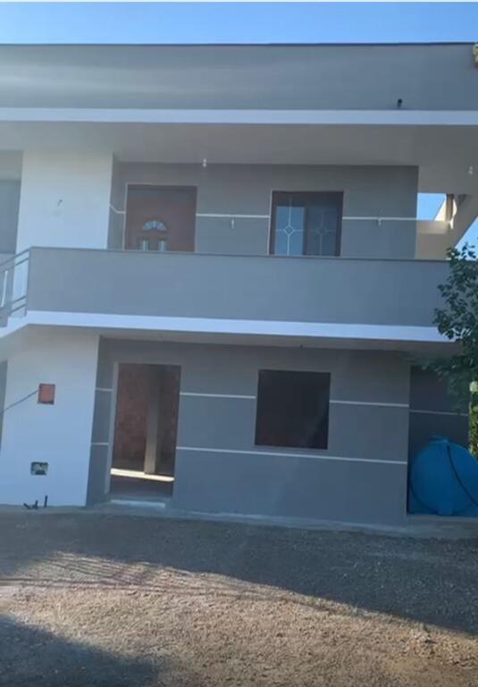 Vendesi Privato a 2 Piani in Vendita a Bathore, Kamëz