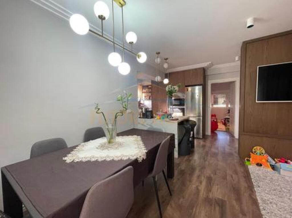 Shitet, Apartament 3+1+2, 21 Dhjetori, Tiranë
