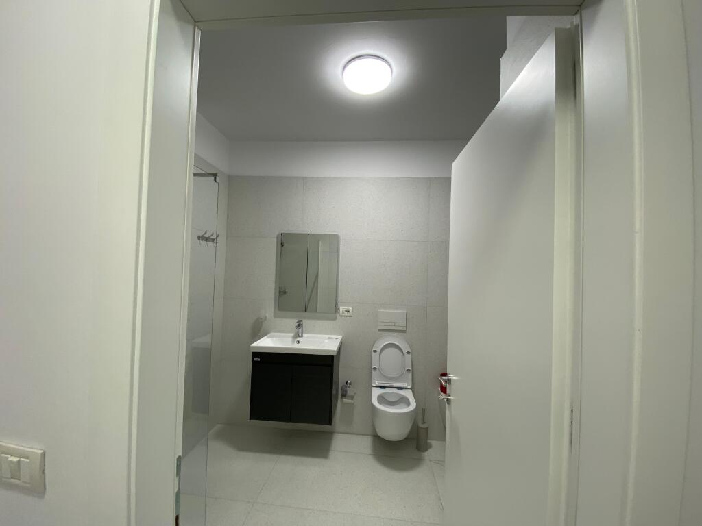 Jepet me qira apartament 2+1+2 – pranë Kompleksit Grand, zona Ish Tregu Elektrik, Tiranë