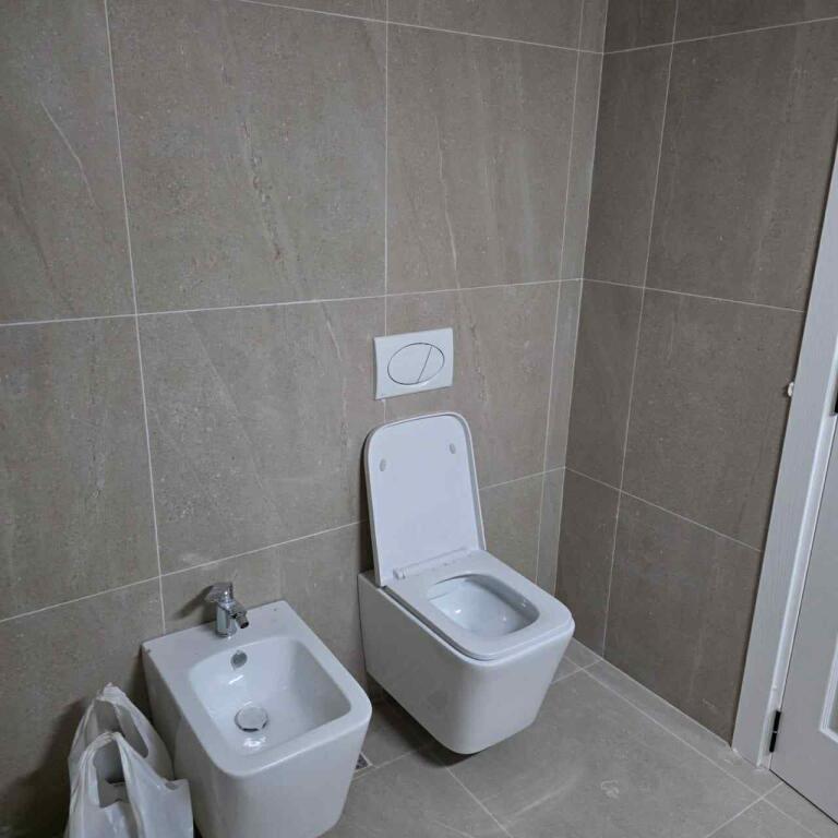 JEPET ME QIRA 1+1 PJESERISHT E MOBILUAR TE PAZARI I RI 500 EURO