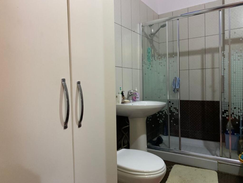 Apartament 2+1 me qera tek kompleksi mangalem