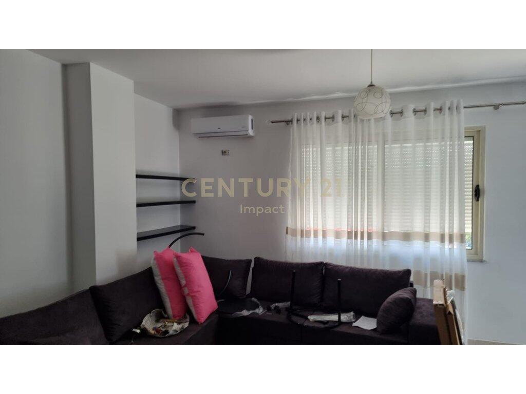 Apartament 1+1 me Qira në zonën e Ish-Parkut, Tiranë – Mundësi perfekte për jetesë të qetë dhe komode!