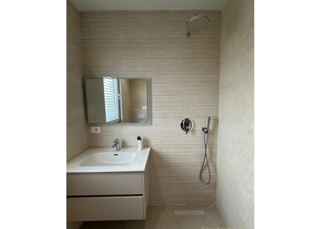 Apartament 2+1+2 me qira pranë kompleksit Delijorgji – Mundësi ideale për jetesë komode!