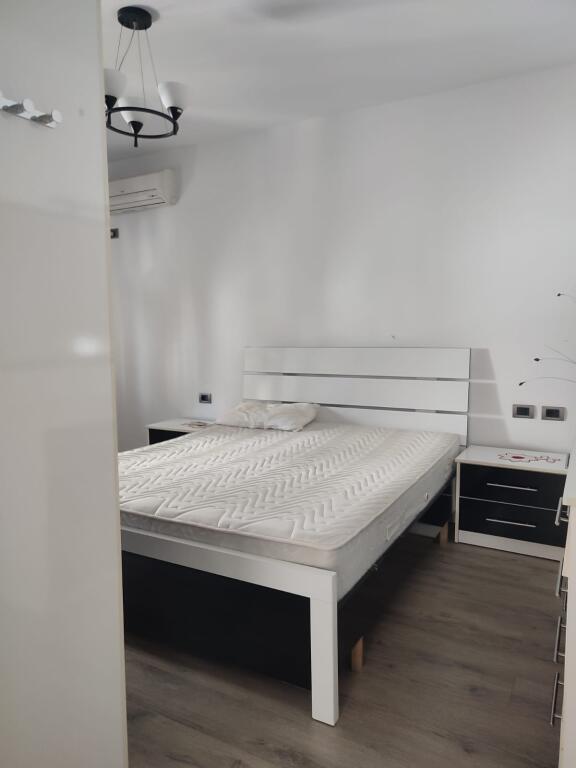 Shitet Apartament