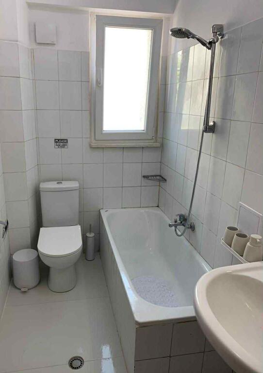 JEPET ME QIRA 2+1+1 PAZARI I RI 60.000 LEKE