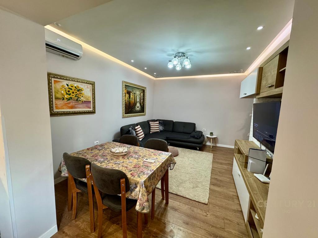 Apartament i Mobiluar 2+1 me qera Blloku Ambasadave