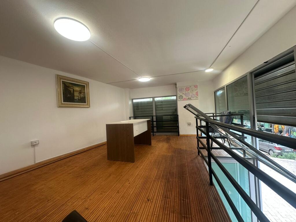 Ambien Duplex Office for Rent at Dispanceria