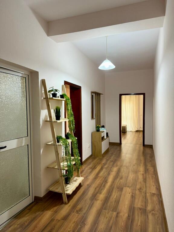 Affittasi appartamento 1+1 – Via Kavajës, Tirana