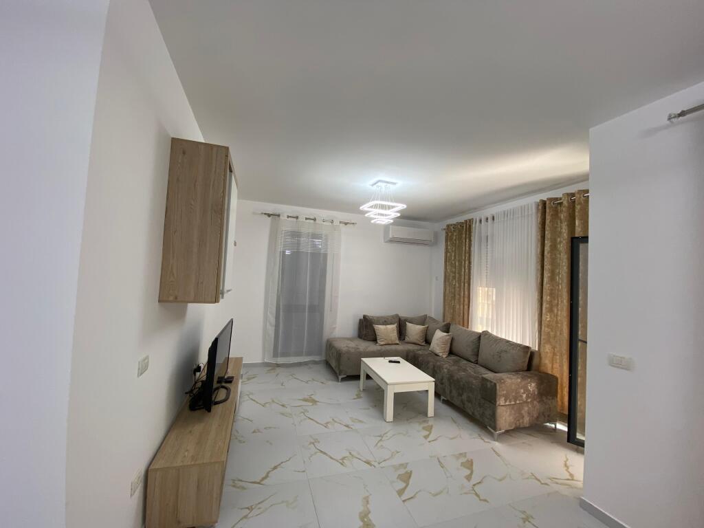 Jepet me qira apartament 2+1+2 – pranë Kompleksit Grand, zona Ish Tregu Elektrik, Tiranë