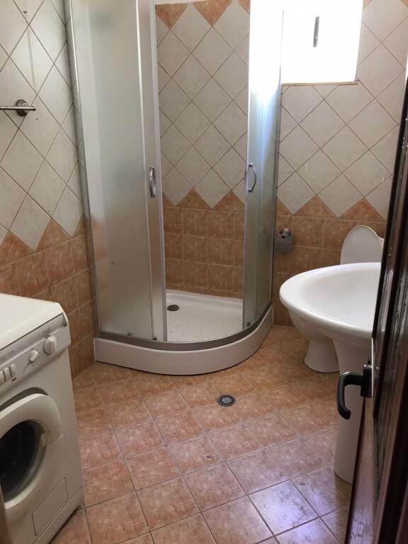 APARTAMENT 3+2 TUALETE+3 BALLKONE. 65000 LEKE.FAKULTETI I MJEKSIS
