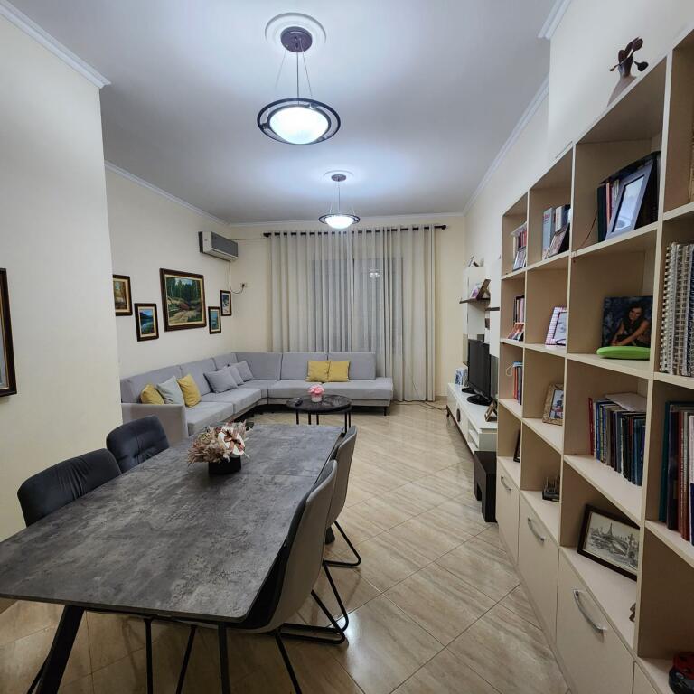 Apartament 2+1 per Qira tek Medreseja