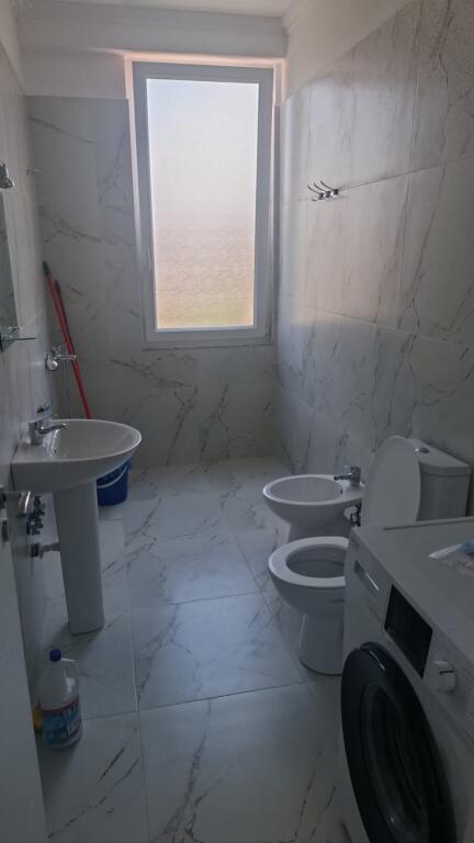 Apartament me qera 1+1