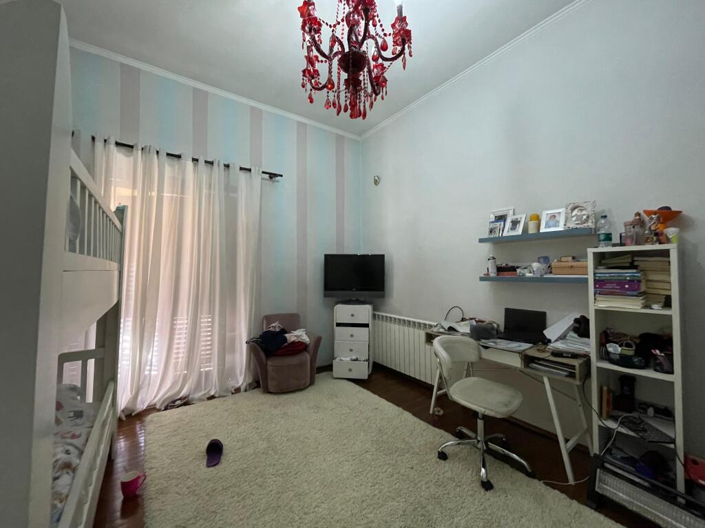 Jeper me qera   Apartament 2+1+2   Ne qender , kryqezimi Rr Barrikadave / Rr Dibres