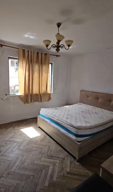 Shitet urgjente apartament 1+1 prane Pazarit te ri