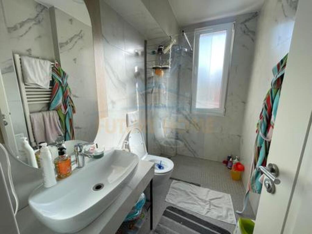 Shitet, Apartament 3+1+2, 21 Dhjetori, Tiranë