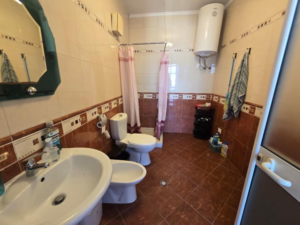*APARTAMENT 2+1+Verande | ME QIRA | Rruga e Barrikadave*
