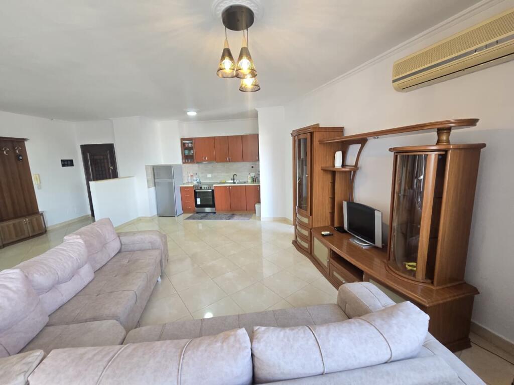 Apartament 2+1 per qira Rruga e Barrikadave