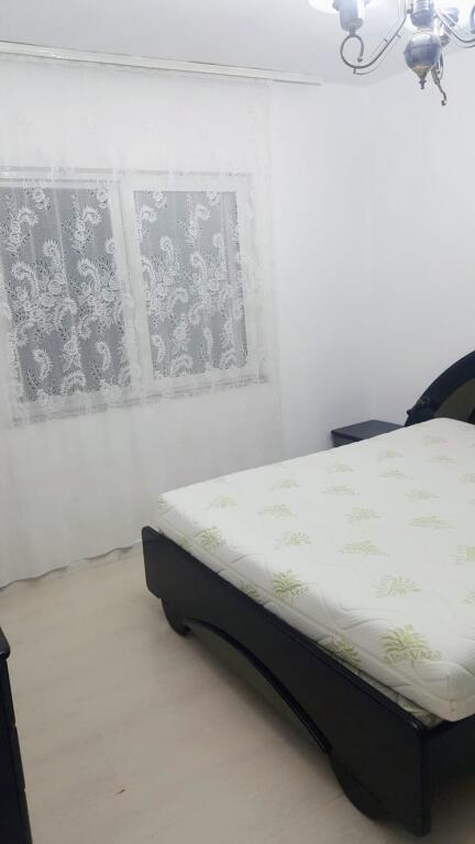 (Senza agenzia - 0 commissioni) Tirana, appartamento in affitto 2+1+Angolo cottura+bagno con finestra, 4º piano, 45.000 Lek (Ali Demi)