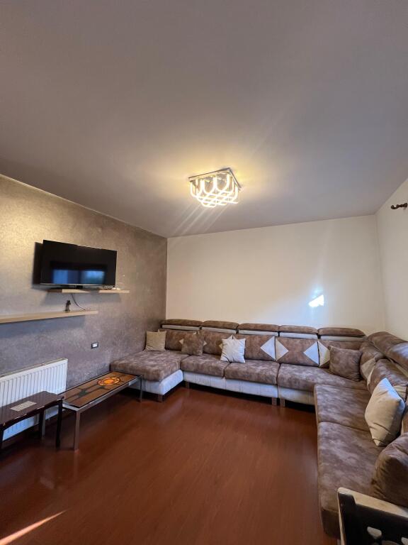 📌Jepet me qera super  apartament 2+1+ 🅿 📍Fundi i Fushes se Aviacionit, 5 min nga Shkolla Dhora Leka , pranë Rrugës Dritan Hoxha 🏢 Kati 2